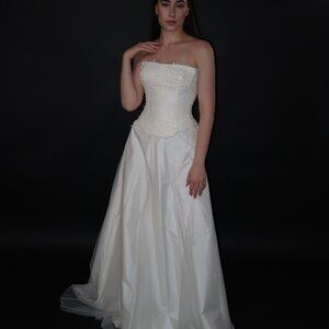 Floor Sample US 2 Cymbeline Strapless Lace Corset Two-Piece Gown